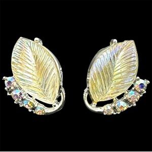 Lisner Signed Vintage AB Leaf Screw Back Earrings